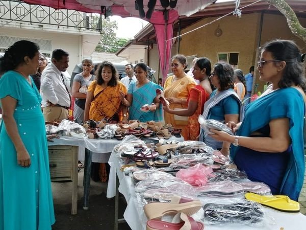 Providing sales opportunities to the members of Homagama "Ekumuthu" Samurdhi Entrepreneurs Forum (2023-10-18)